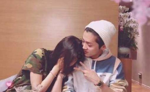 认识一个女的，她总是笑嘻嘻的。但是下一秒会突然翻脸说要把我拉黑，说我细节上哪里让她不愉快了？游戏画面