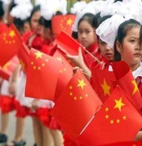 一个女孩，是开施工电梯的小姑娘，我是监理，我挺喜欢她的，认识两个多星期了，我因工作需要每天去她那儿游戏画面